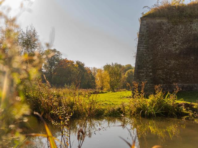 Stadswallen van de Citadel in de herfst