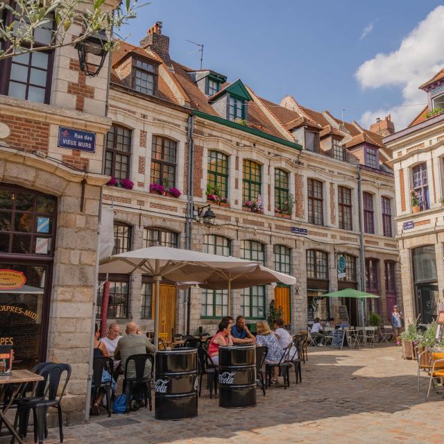 The terraces of Place aux Oignons