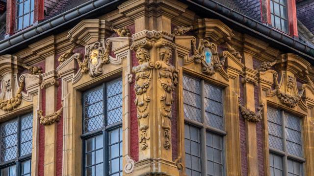 Détails sur la façade de la Vieille Bourse