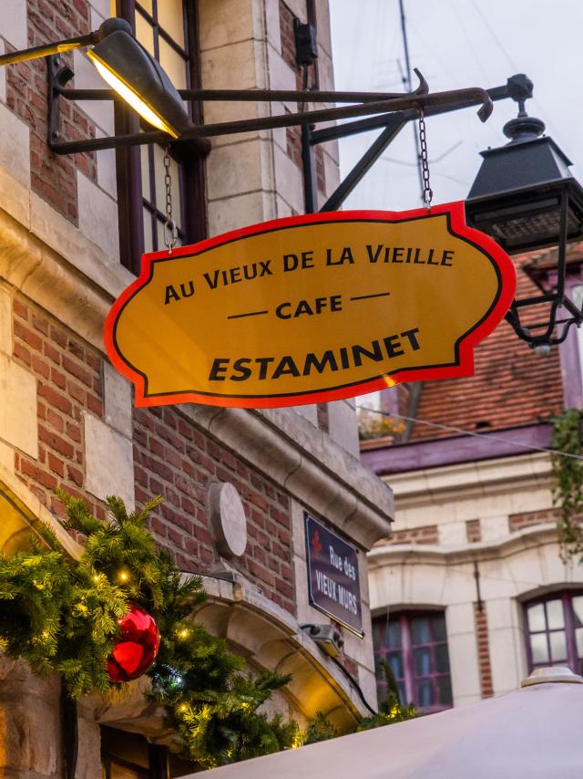 Devanture de l'estaminet Au Vieux de la Vieille à Noël